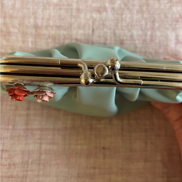 Mango Double Kiss Clasp Coin Purse, from 2005. - Picture 8 of 9